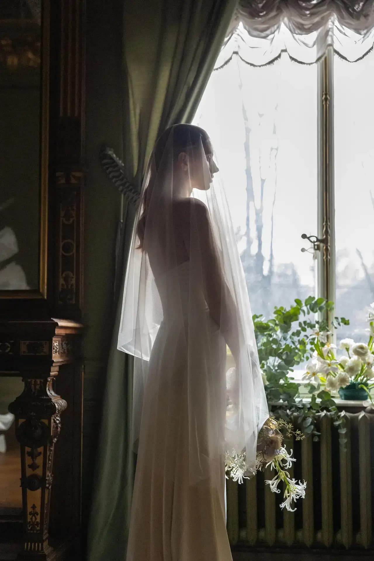 City light, close family, and a day woven with small, perfect details.