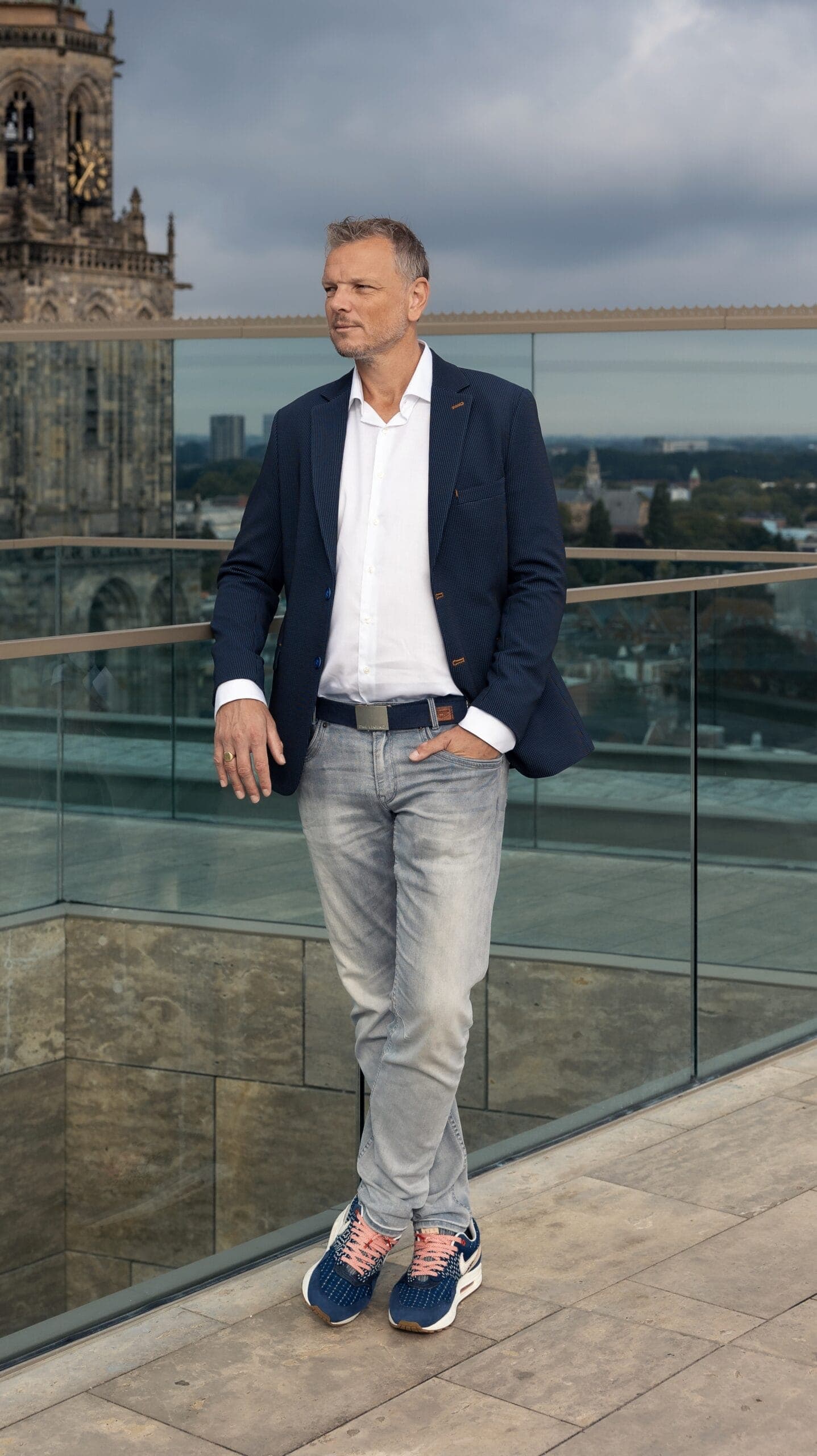 Business portraits for LinkedIn, websites and profiles that need to feel human.