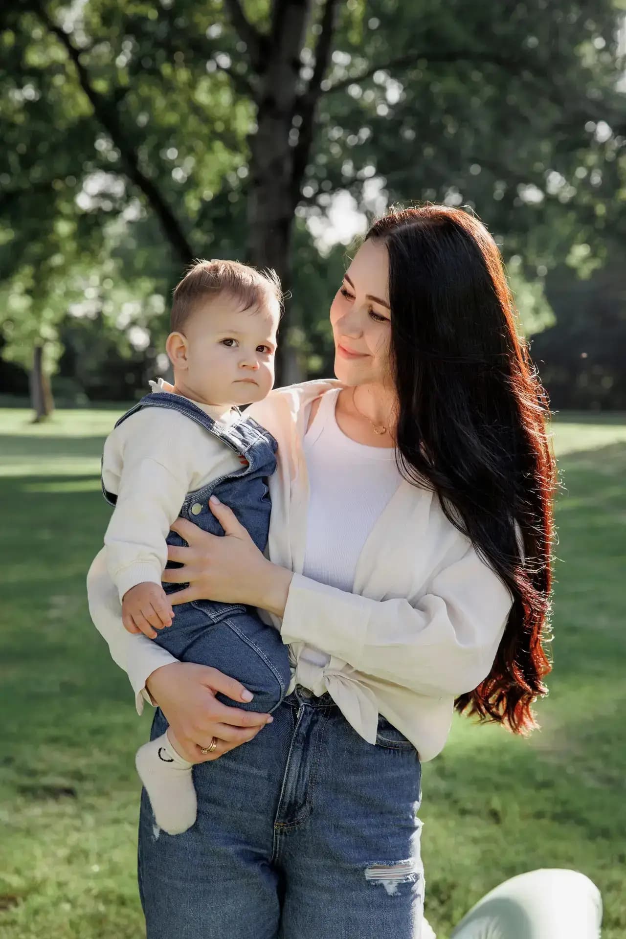 A family session full of warmth and small, true moments.