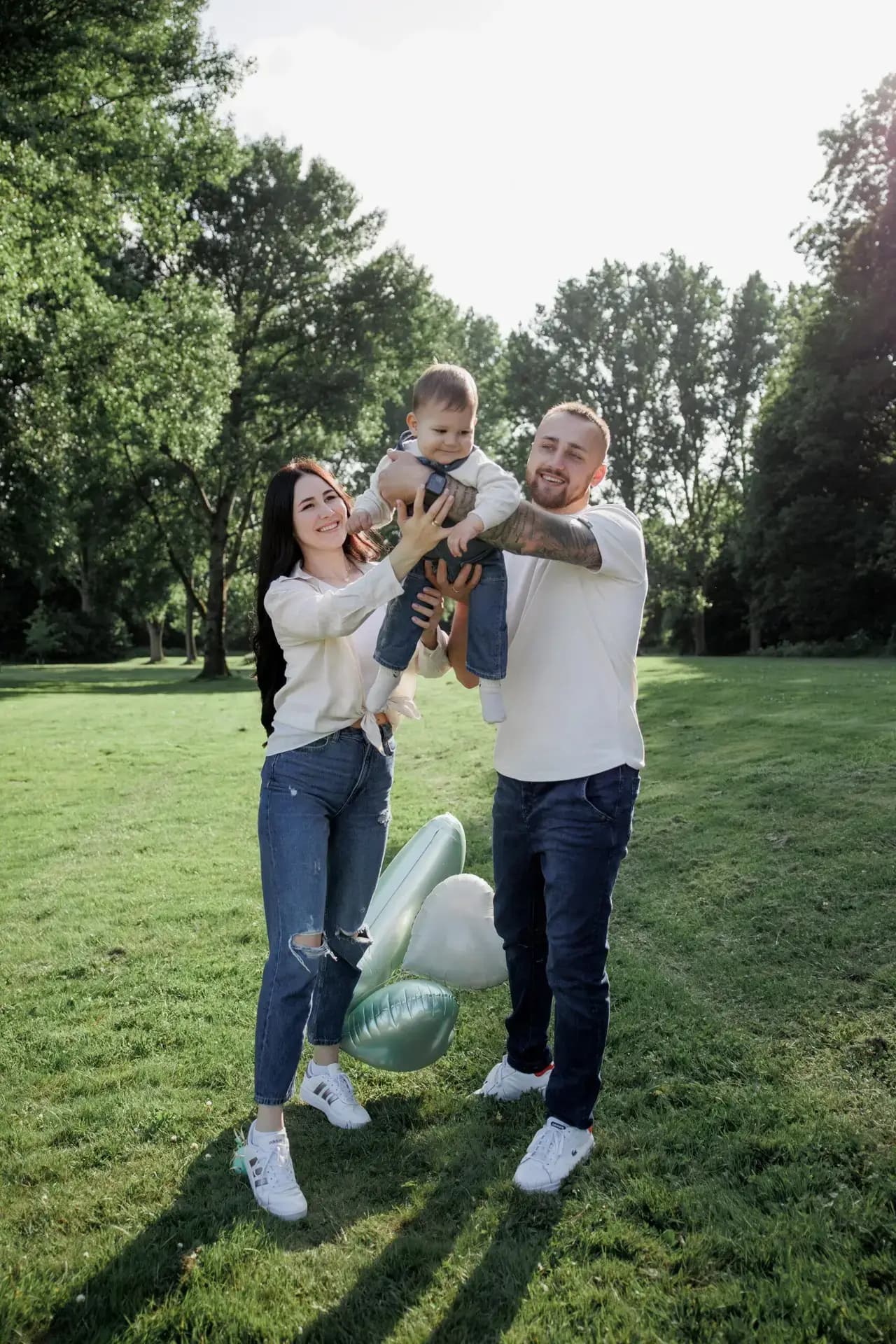 A family session full of warmth and small, true moments.