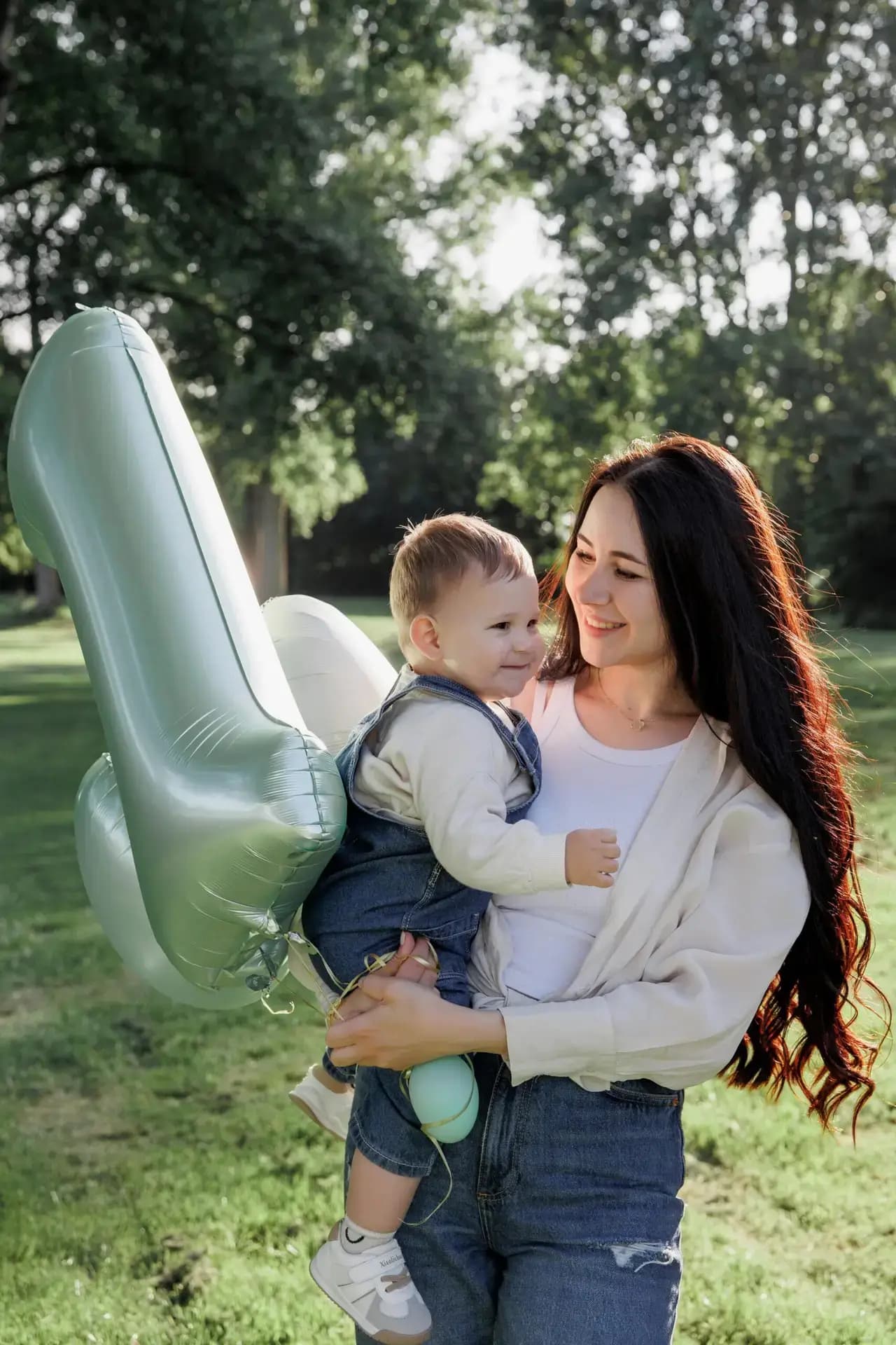A family session full of warmth and small, true moments.