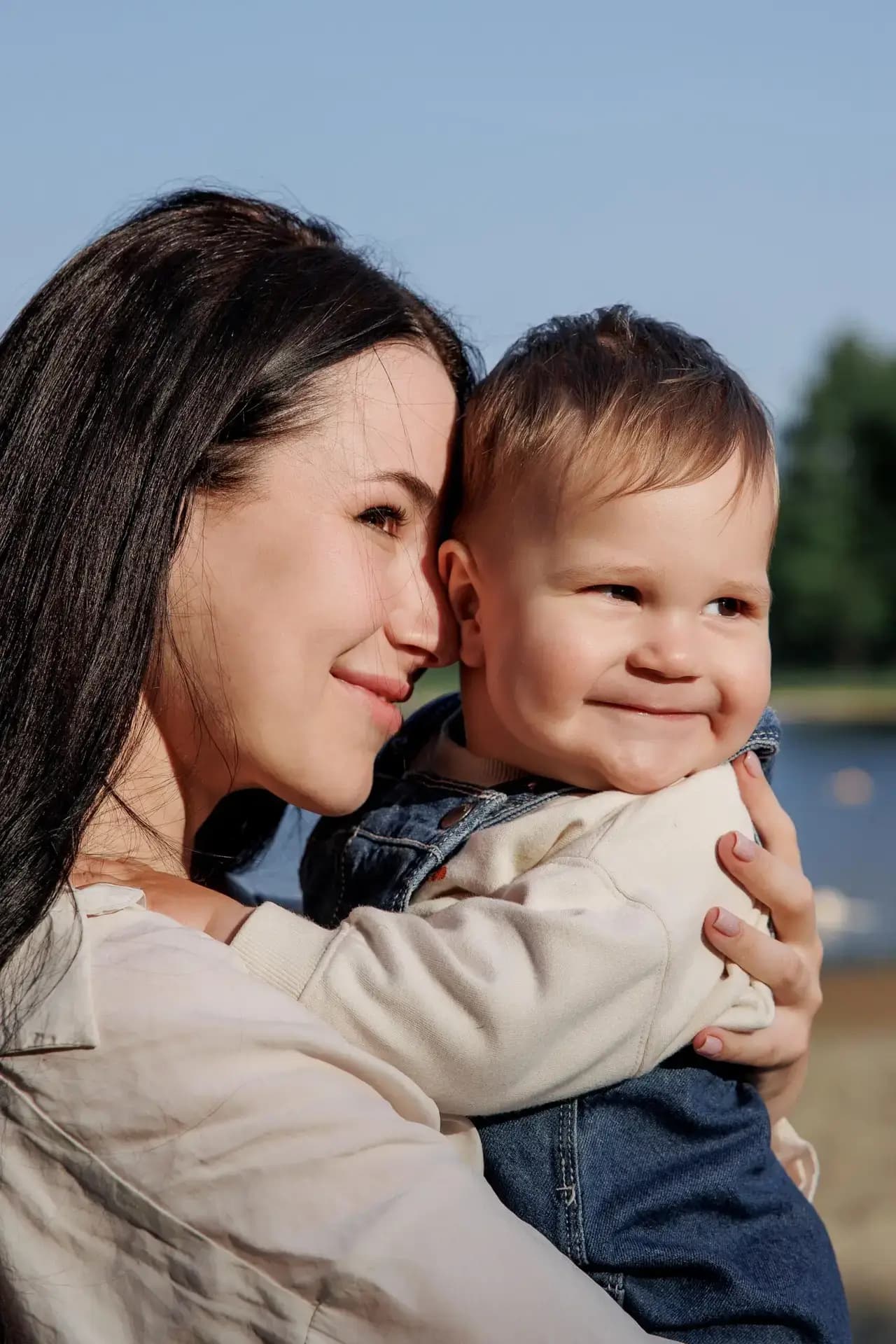 A family session full of warmth and small, true moments.