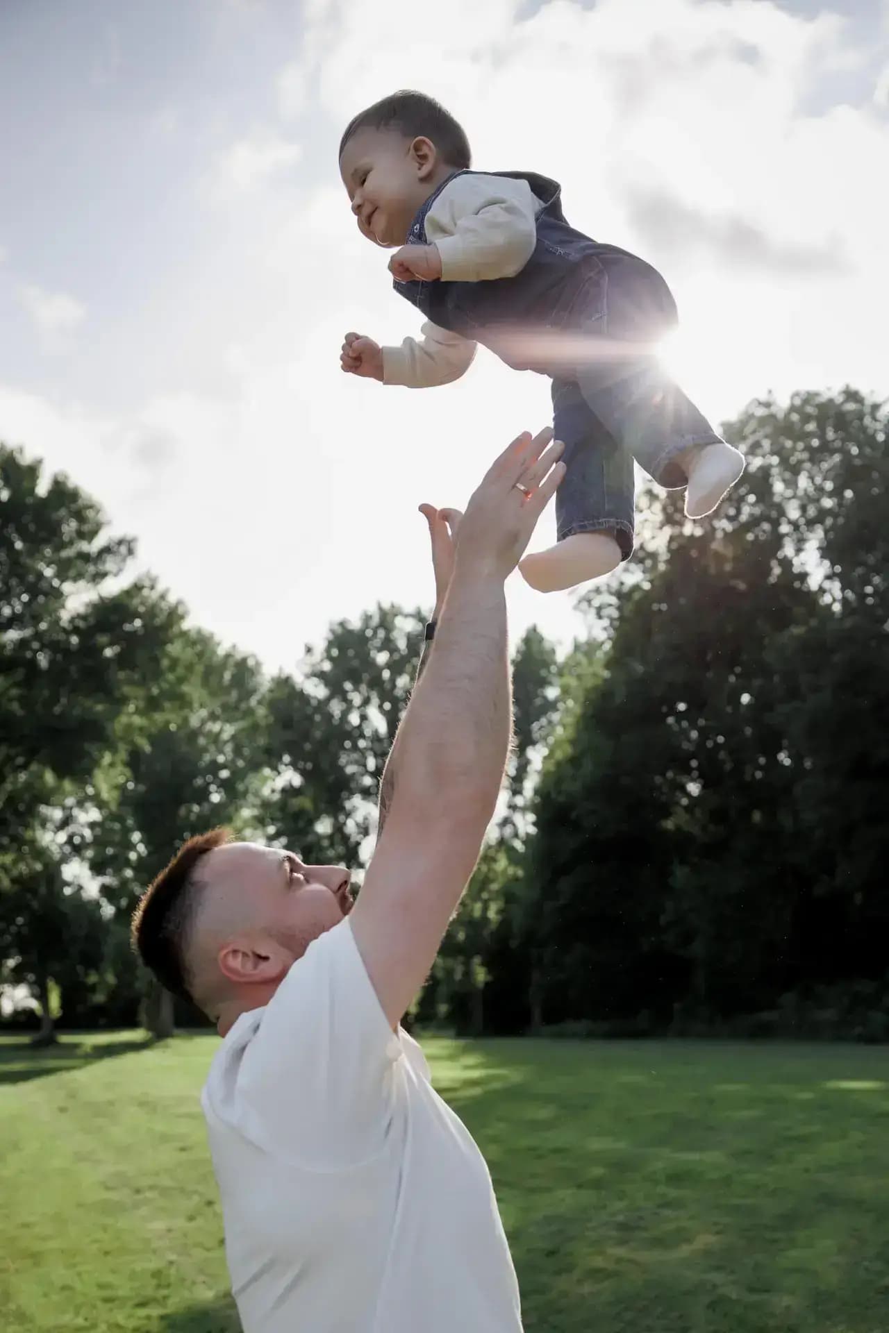 A family session full of warmth and small, true moments.