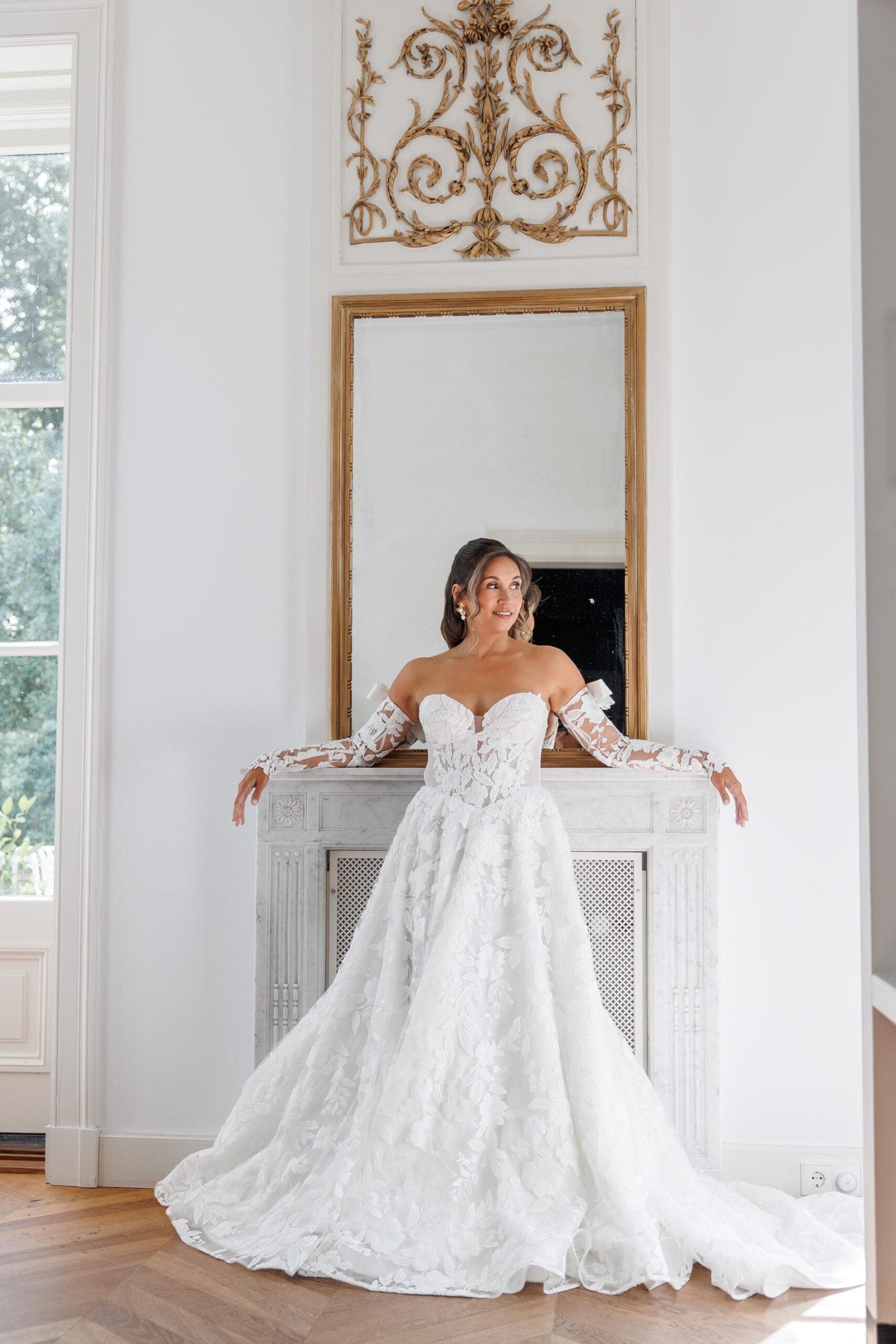 An estate celebration framed by old gardens and quiet luxury.