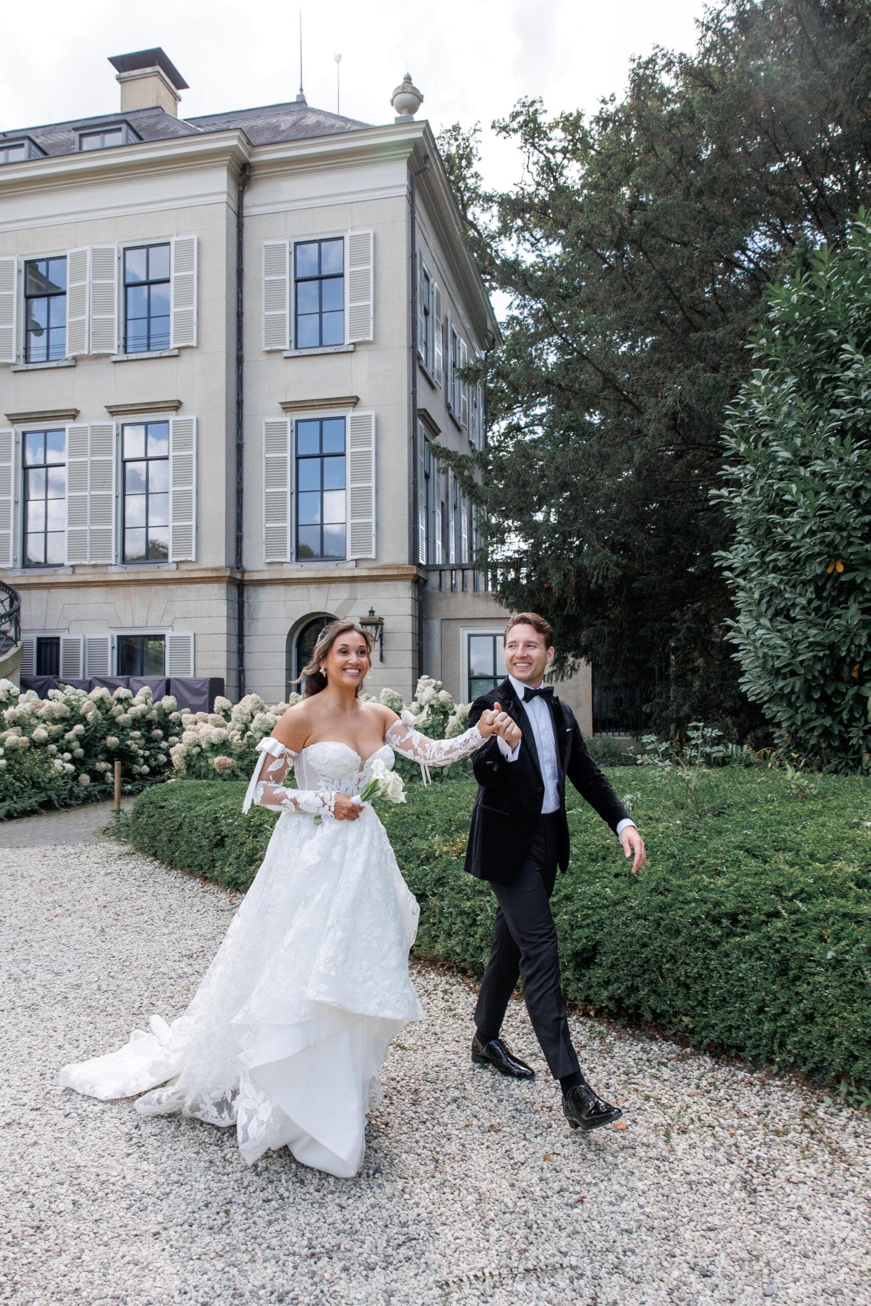 An estate celebration framed by old gardens and quiet luxury.