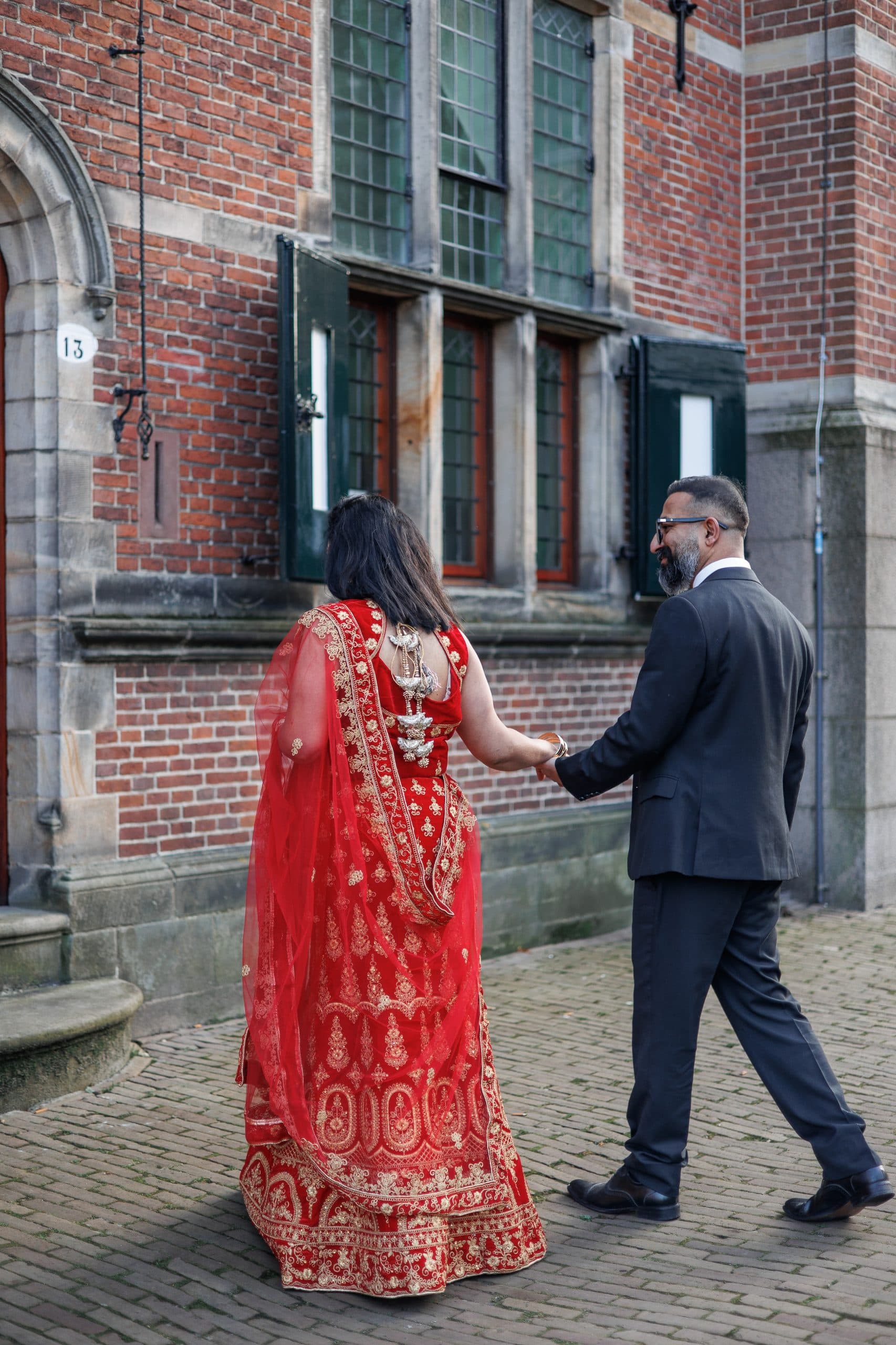 Set against the elegant backdrop of Groningen’s historic centre, this December couple session celebrated the beauty of the season.